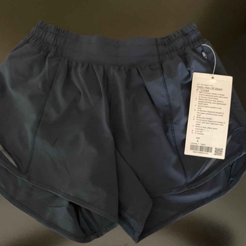 NWT!!! ❤️💛 Lululemon Hotty Hot  Navy shorts